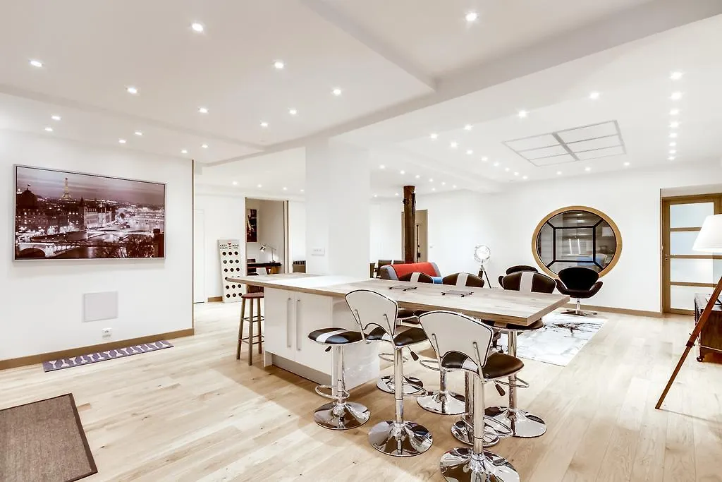 Just Renovated 138m2 On The Seine Paris