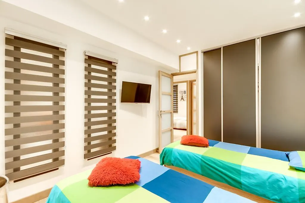 Just Renovated 138m2 On The Seine Paris