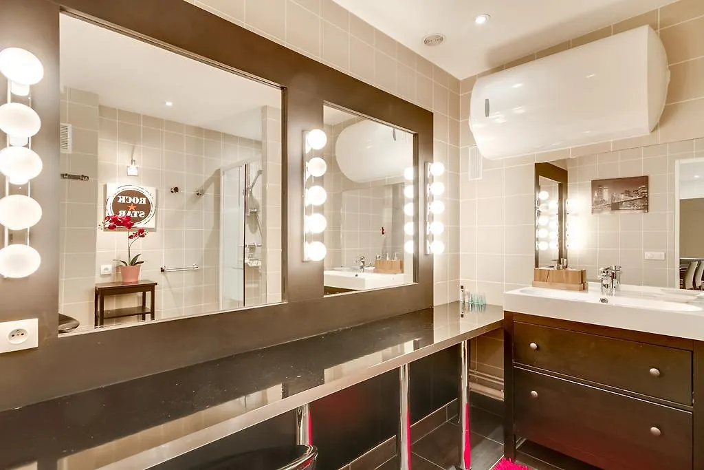 Just Renovated 138m2 On The Seine Parigi