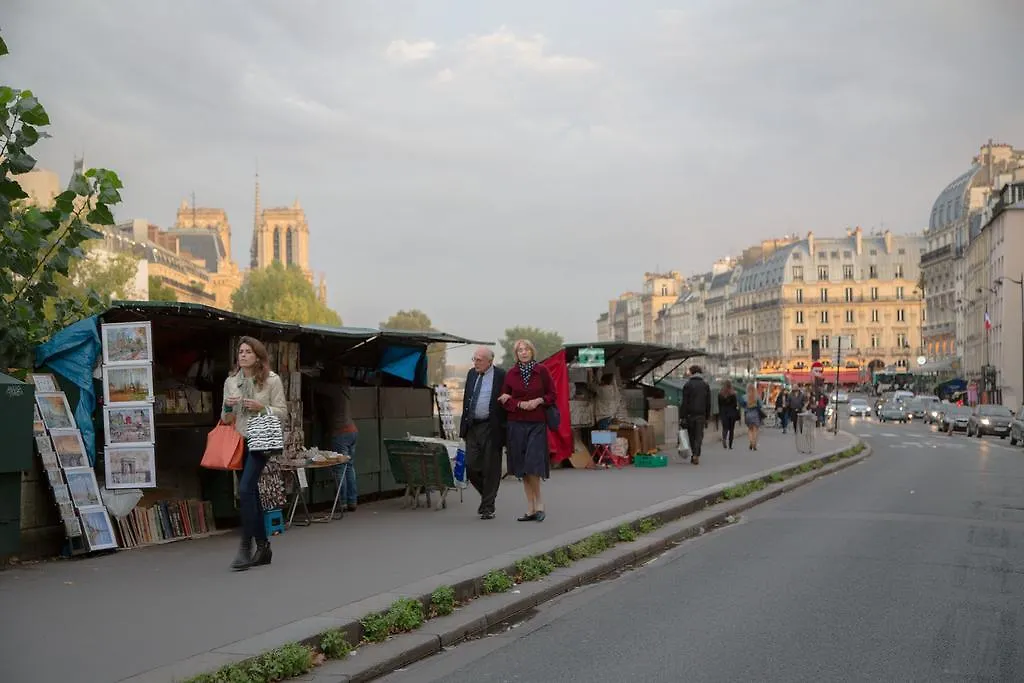Just Renovated 138m2 On The Seine Apartment Paris