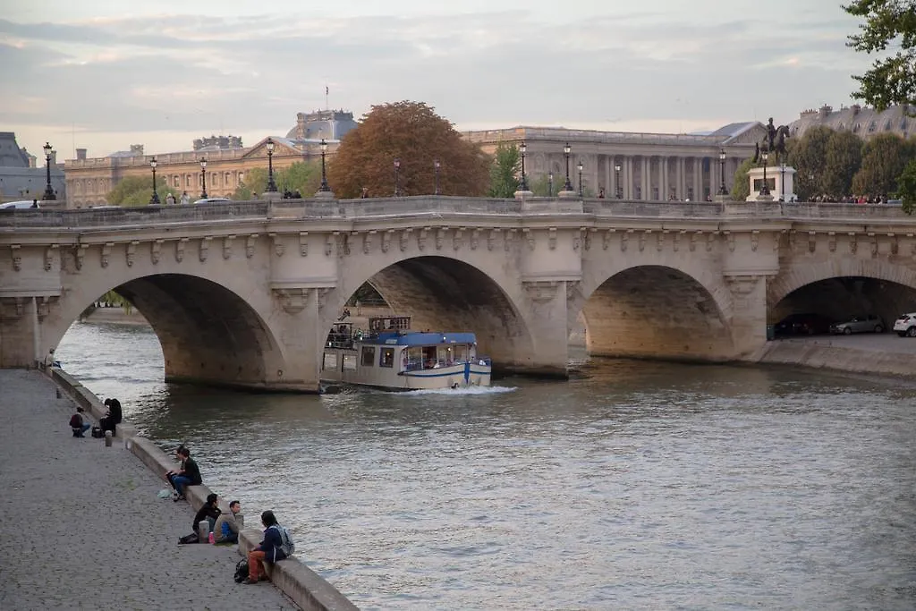 Just Renovated 138m2 On The Seine Parigi